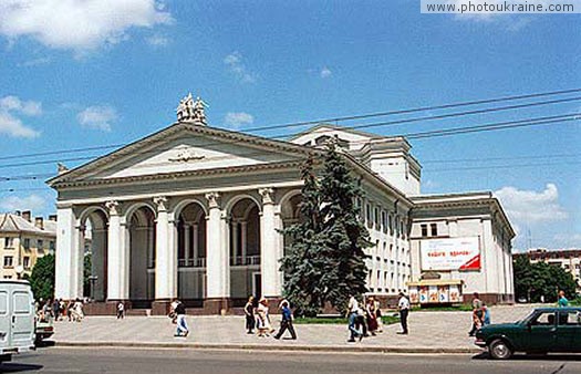 Город Ровно. Областной театр Ровенская область Фото Украины