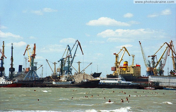 Berdiansk. Port cranes and bathers Zaporizhzhia Region Ukraine photos