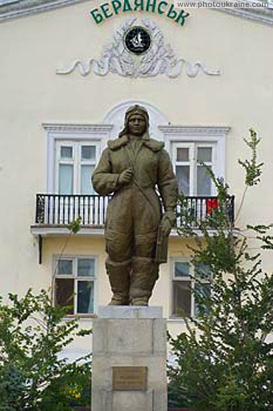 Berdiansk. Monument to pilots Polina Osypenko Zaporizhzhia Region Ukraine photos