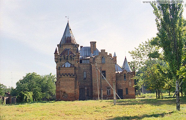 Vasylivka. West facade of house hunting Zaporizhzhia Region Ukraine photos