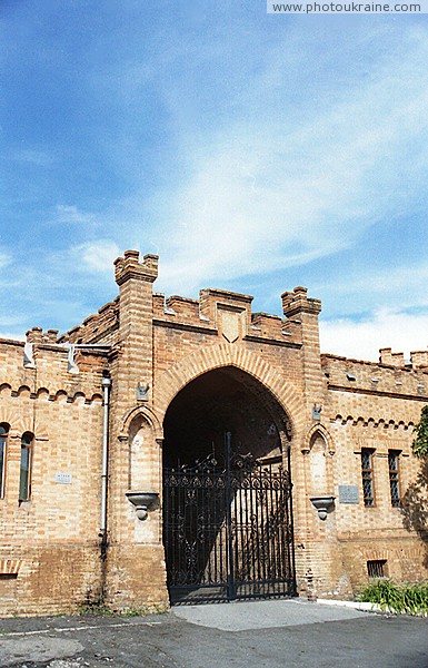 Vasylivka. Gate of North wing of estate Popov Zaporizhzhia Region Ukraine photos