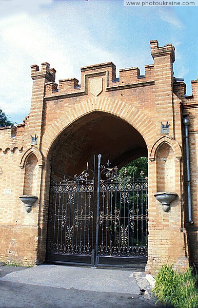 Vasylivka. Wrought-iron gates of North wing of estate Zaporizhzhia Region Ukraine photos