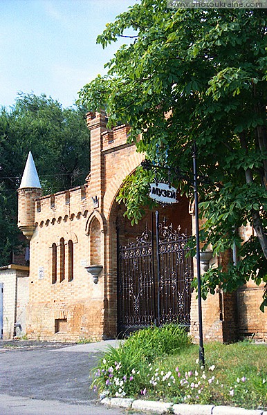 Vasylivka. Square tower of North wing Zaporizhzhia Region Ukraine photos