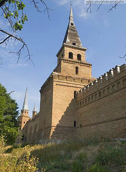 Vasylivka. Kremlin battlements on fence of estate Zaporizhzhia Region Ukraine photos