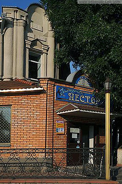 Guliaypole. Corner storefront 