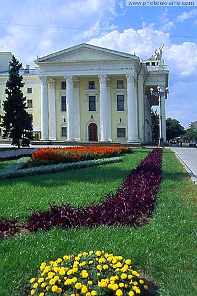 Запорожье. Боковой фасад Украинского драмтеатра Запорожская область Фото Украины