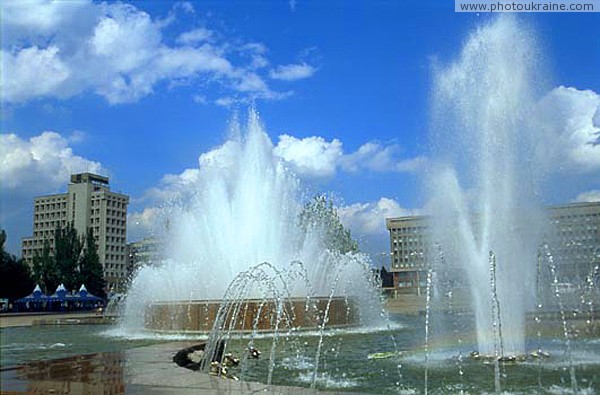 Запорожье. Цветомузыкальный фонтан Запорожская область Фото Украины