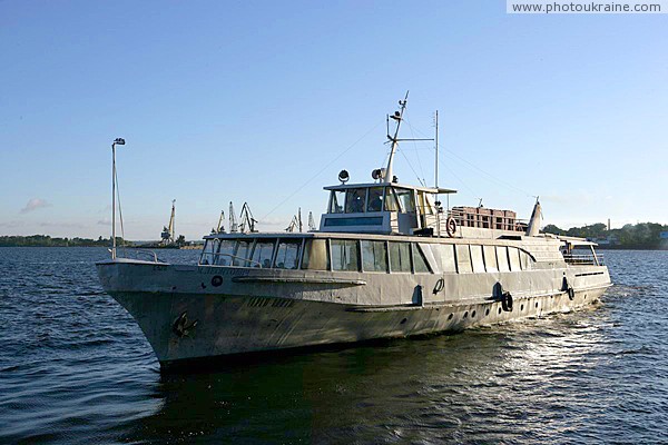 Запорожье. Прогулочный кораблик Запорожская область Фото Украины