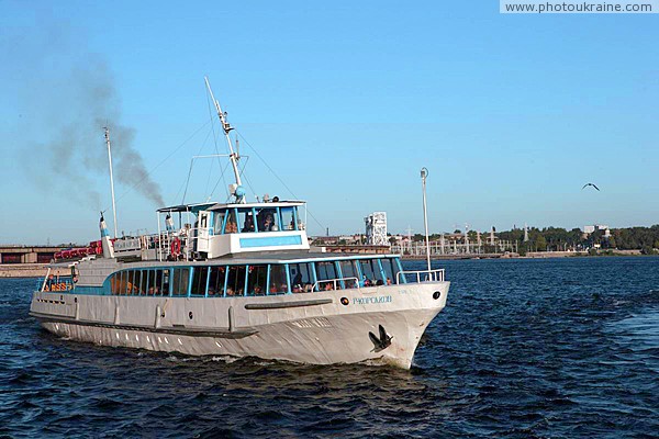 Запорожье. Прогулочное судно Запорожская область Фото Украины