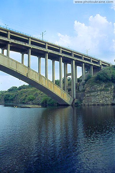 Запорожье. Двухъярусный мост вгрызается в Хортицу Запорожская область Фото Украины