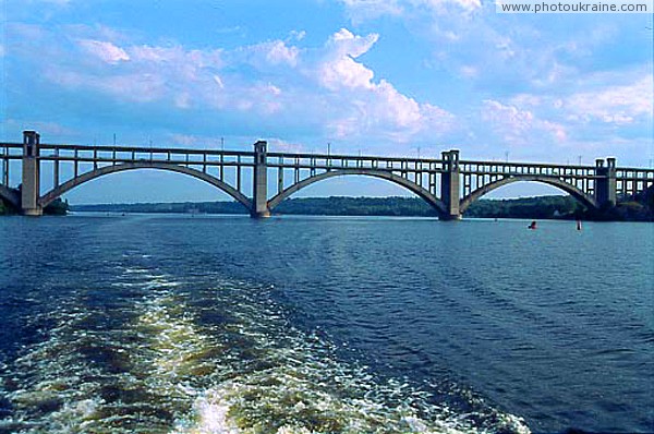 Запорожье. Изысканный силуэт моста Преображенского Запорожская область Фото Украины