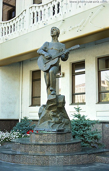 Melitopol. Monument to V. Vysotsky & his horses Zaporizhzhia Region Ukraine photos