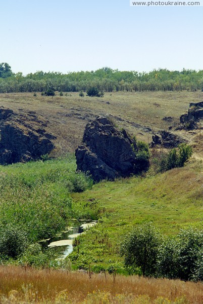 Николаевка. Скала Высокий Камень над речкой Берда Запорожская область Фото Украины