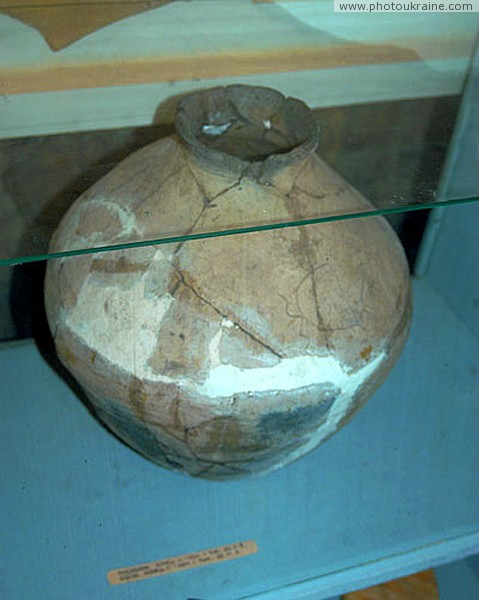 Terpinnia. Jar in museum reserve Zaporizhzhia Region Ukraine photos