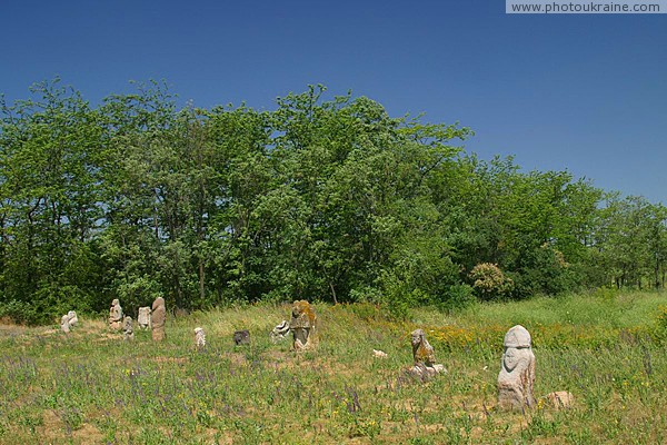 Terpinnia. Long series of stone idols Zaporizhzhia Region Ukraine photos