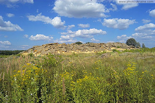 Terpinnia. Outlier Stone Grave Zaporizhzhia Region Ukraine photos