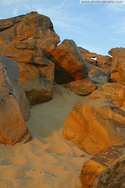 Terpinnia. Chaos of sandstone blocks Zaporizhzhia Region Ukraine photos