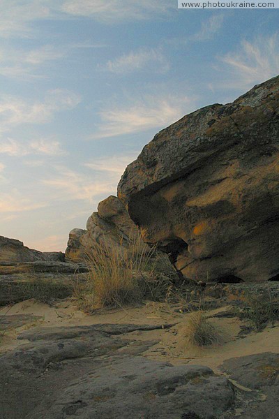 Terpinnia. Ominous sandstone giants Zaporizhzhia Region Ukraine photos