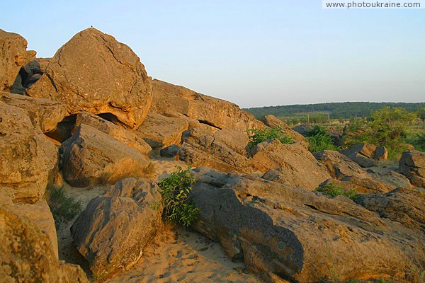 Terpinnia. Natural chaos of sandstone blocks Zaporizhzhia Region Ukraine photos