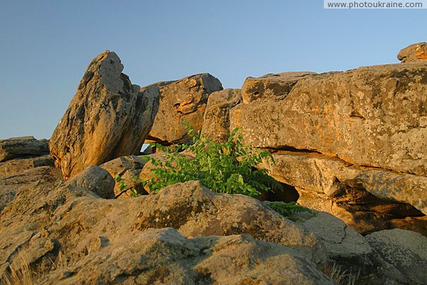 Терпенье. Отвалилась очередная глыба песчаника Запорожская область Фото Украины