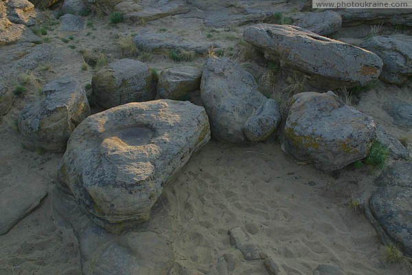 Terpinnia. Separate blocks of sandstone Zaporizhzhia Region Ukraine photos