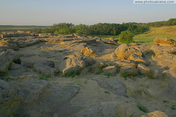Терпенье. Разрушенная поверхность Каменной Могилы Запорожская область Фото Украины