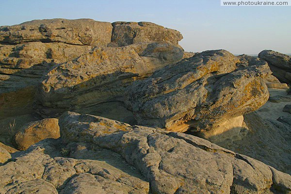 Терпенье. Мощные песчаниковые глыбы Запорожская область Фото Украины