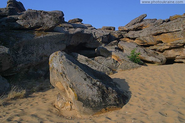 Terpinnia. Time crumbled monolithic layer of sandstone Zaporizhzhia Region Ukraine photos