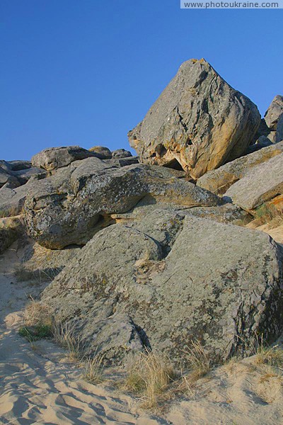 Terpinnia. Square wheels?.. Zaporizhzhia Region Ukraine photos