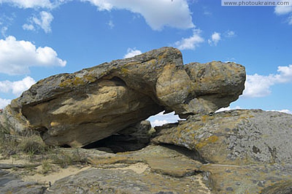 Terpinnia. Stone equilibrist Zaporizhzhia Region Ukraine photos