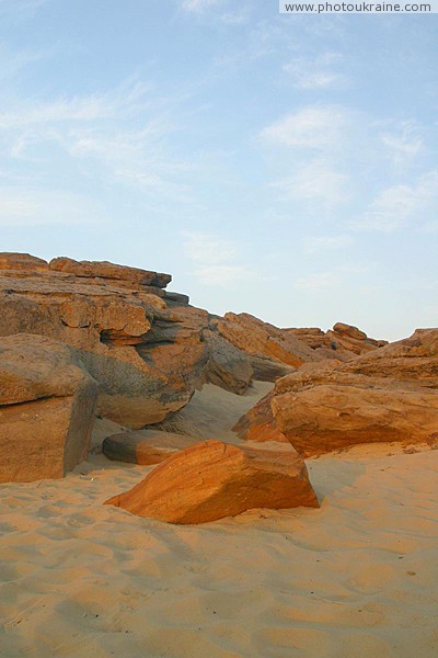 Terpinnia. Boulder buried in sand Zaporizhzhia Region Ukraine photos