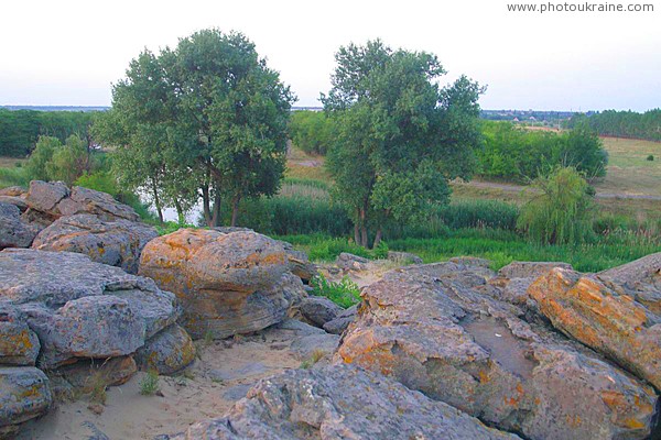 Terpinnia. Bend at Dairy Stone Grave Zaporizhzhia Region Ukraine photos