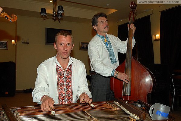 Bukovel. Cymbalist and contrabassist Ivano-Frankivsk Region Ukraine photos