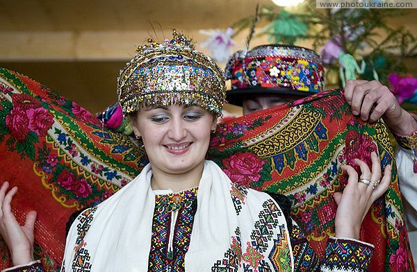 Верховина. Гуцульская свадьба - невеста Ивано-Франковская область Фото Украины