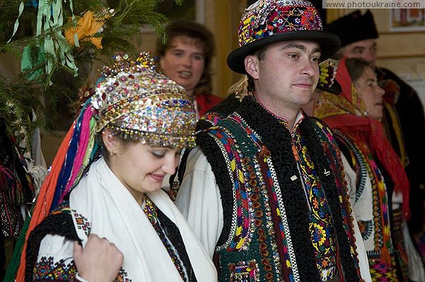 Верховина. Гуцульське весілля - молодята Івано-Франківська область Фото України