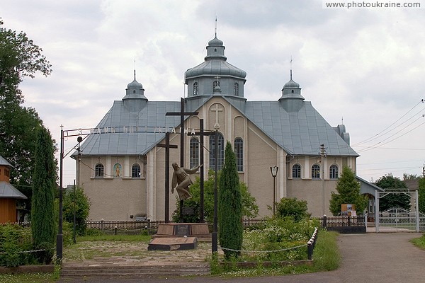 Zalukwa. Church of the Holy Apostles Peter and Paul UGCC Ivano-Frankivsk Region Ukraine photos