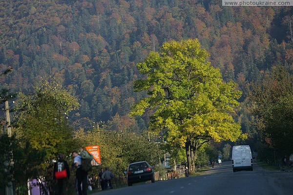 Dora. Motorway Deljatin - Yaremcha Ivano-Frankivsk Region Ukraine photos