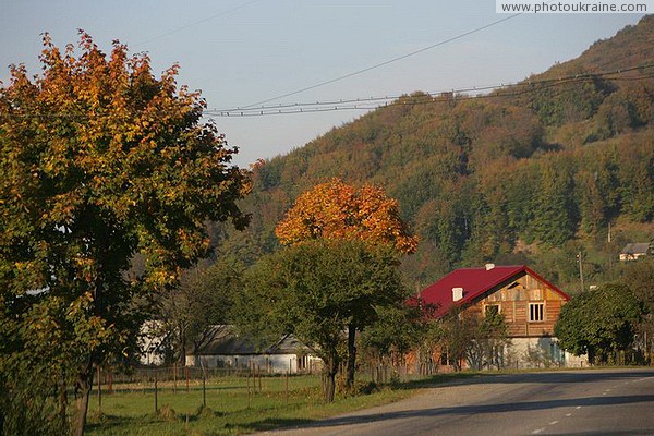 Dora. Motorway Yaremche - Delyatin Ivano-Frankivsk Region Ukraine photos