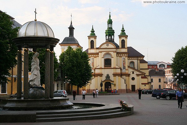 Ivano-Frankivsk. The statue of the Virgin Mary on the square Ivano-Frankivsk Region Ukraine photos