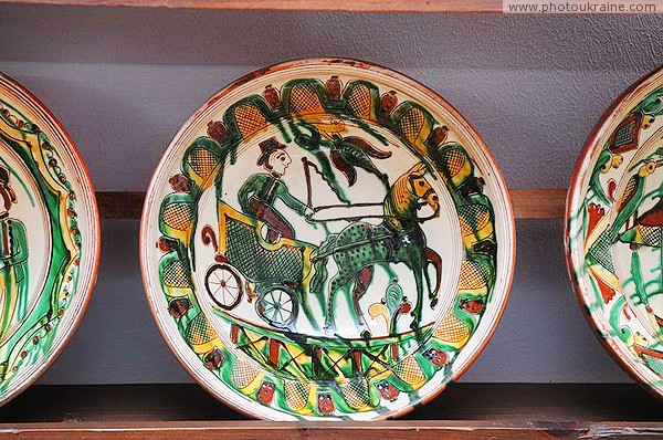 Kosiv. Hutsul Museum - painted household ceramics Ivano-Frankivsk Region Ukraine photos