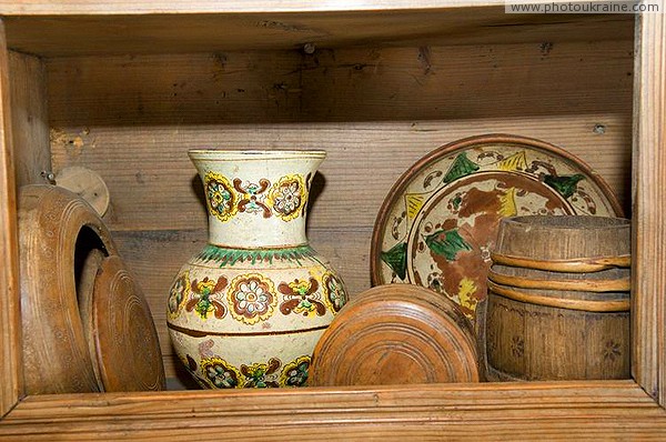 Krivorivnia. I. Franko Museum - rustic dishes Ivano-Frankivsk Region Ukraine photos