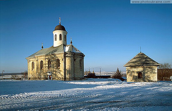 Крылос. Успенская церковь и часовня Святого Василия Ивано-Франковская область Фото Украины