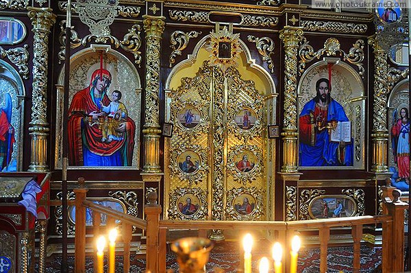 Maniavsky monastery. Exaltation Church - the royal gates Ivano-Frankivsk Region Ukraine photos