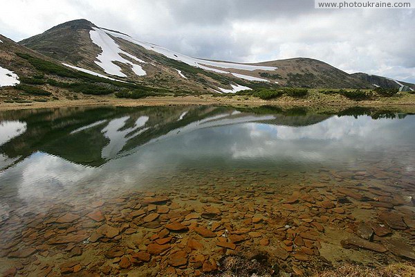 Chornohora. Lake Nesamovita in the glacial square Ivano-Frankivsk Region Ukraine photos