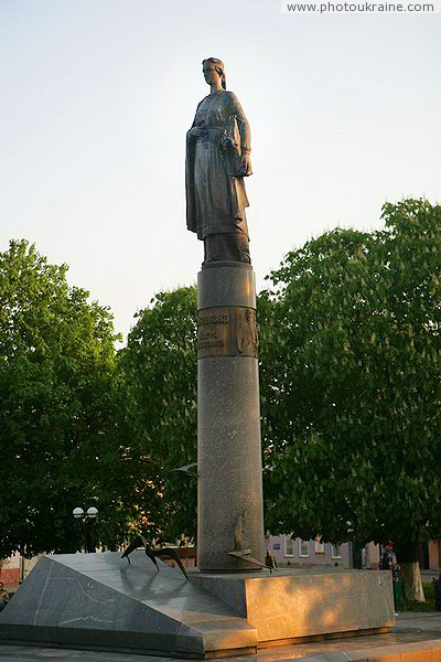 Рогатин. Памятник Роксолане наложнице-жене султана Ивано-Франковская область Фото Украины
