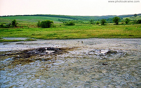 Старуня. Два кратера глинистого вулкана Ивано-Франковская область Фото Украины