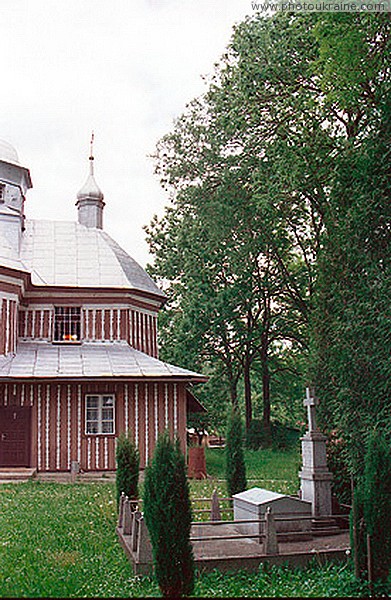 Тысменица. На подворье Рождественской церкви Ивано-Франковская область Фото Украины
