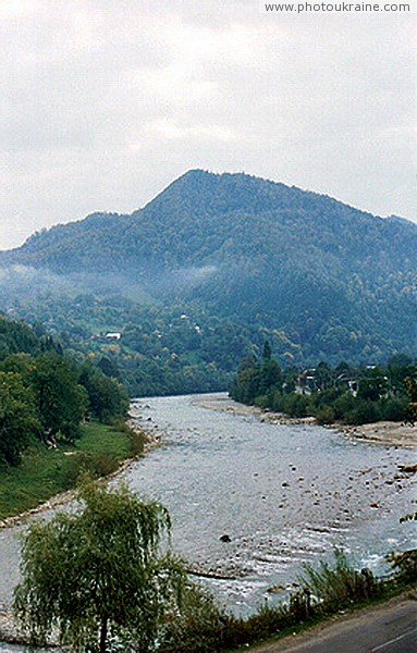 Tyudiv. Valley of the river Cheremosh Ivano-Frankivsk Region Ukraine photos