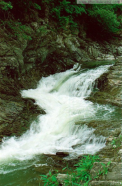 Sheshory. Integral water fall of the river Pistynka Ivano-Frankivsk Region Ukraine photos