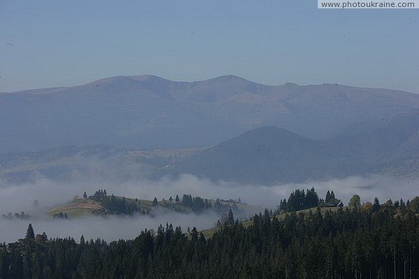 Yablunytskyi pass. The ridge Svidovets with the mountain Bliznitsa Ivano-Frankivsk Region Ukraine photos